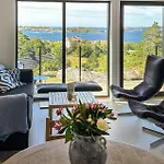 Gorgeous Home In Tromoya With Wifi Veden