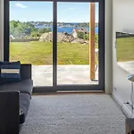 Dom wakacyjny Gorgeous Home In Tromoya With Wifi *
