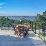 Gorgeous Home In Tromoya With Wifi Veden