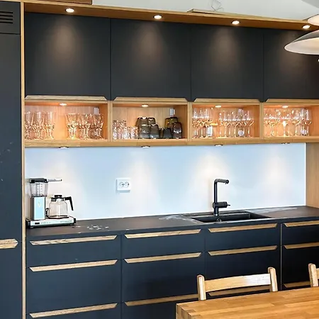 4 Bedroom Gorgeous In Tromoya Feriehus *
