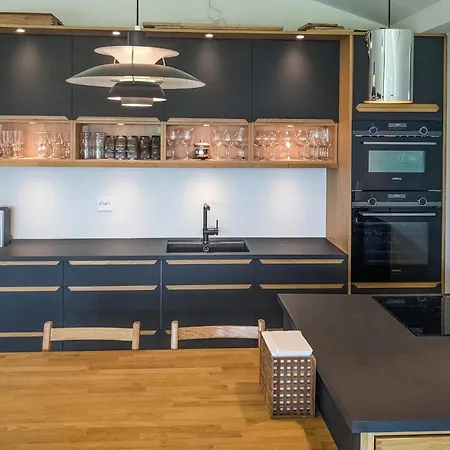 Gorgeous Home In Tromoya With Wifi *