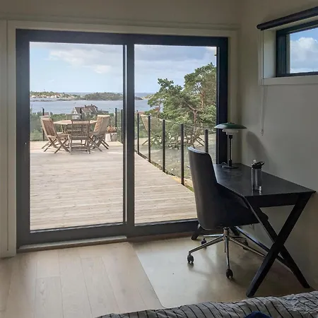 4 Bedroom Gorgeous In Tromoya * Veden