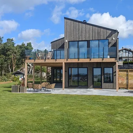4 Bedroom Gorgeous In Tromoya Feriehus *