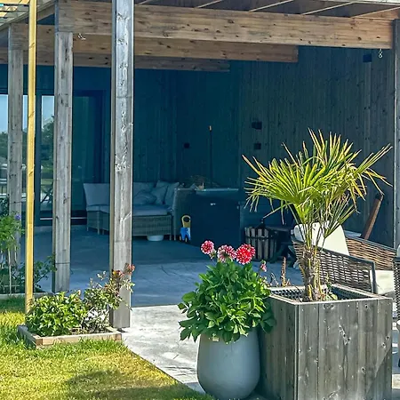 Gorgeous Home In Tromoya With Wifi * Veden