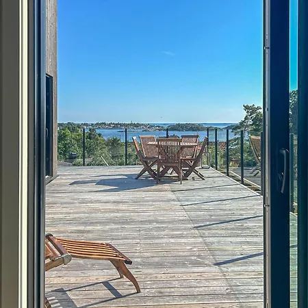 4 Bedroom Gorgeous In Tromoya Feriehus