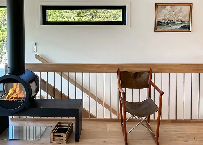 4 Bedroom Gorgeous In Tromoya * Veden