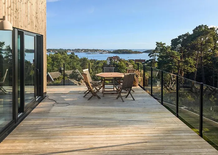 4 Bedroom Gorgeous In Tromoya Holiday home
