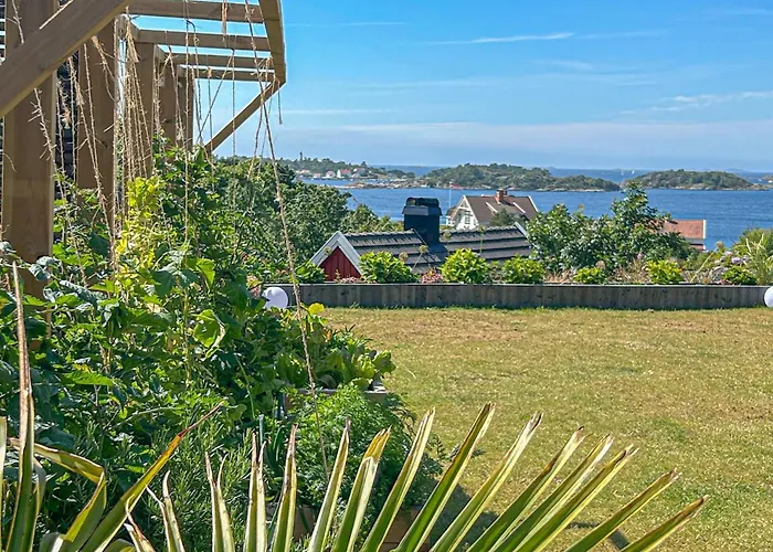 Holiday home 4 Bedroom Gorgeous In Tromoya *