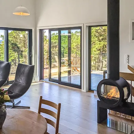 4 Bedroom Gorgeous In Tromoya *