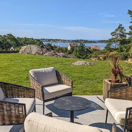 4 Bedroom Gorgeous In Tromoya Feriehus *