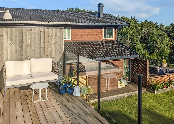 4 Bedroom Gorgeous In Tromoya * Veden